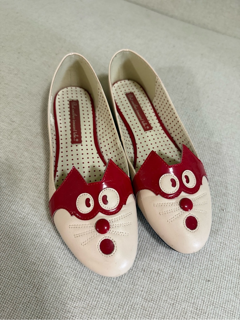 Women's Cream and Red Cat-Accent Ballet Flats - Picture 2 of 2